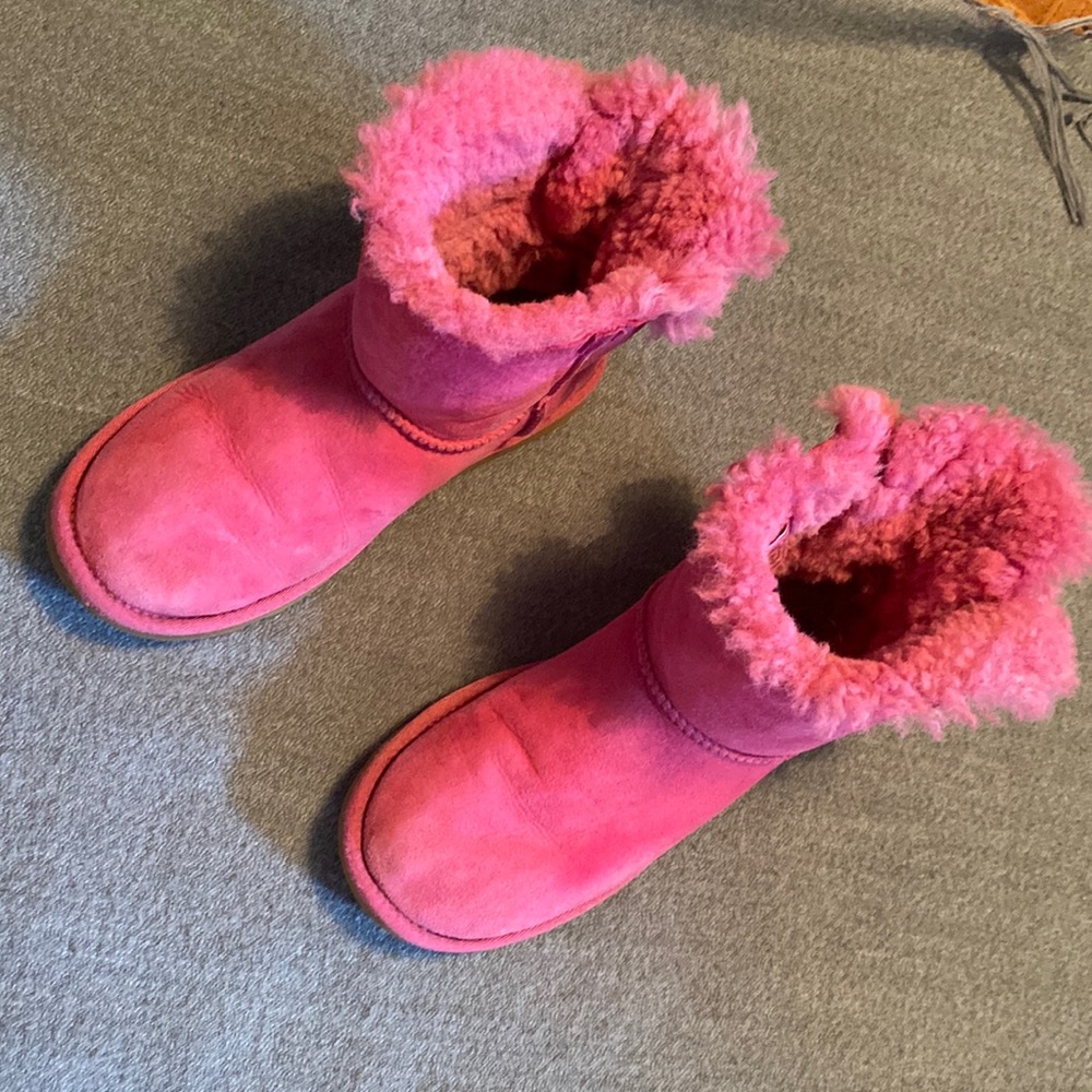 Pink Uggs size 6